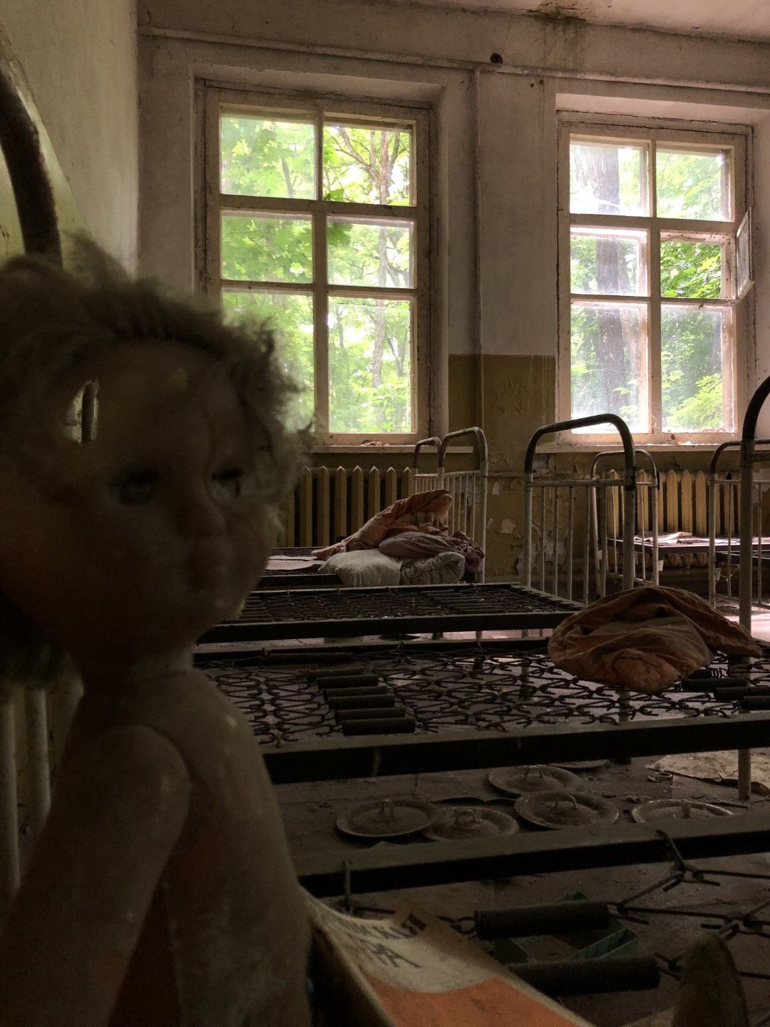 Детска градина в Чернобил. Куклата съм я кръстил Лили.