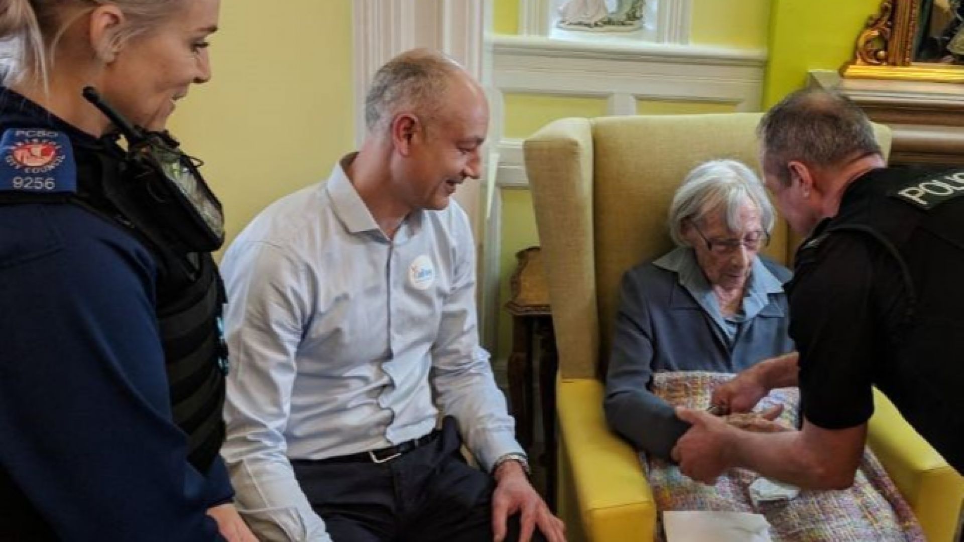 Британски полицаи арестуваха 104 годишна жена за да изпълнят заветното й