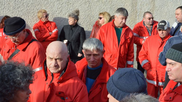 Над 200 медицински специалисти и студенти протестираха за дойстойно заплащане
