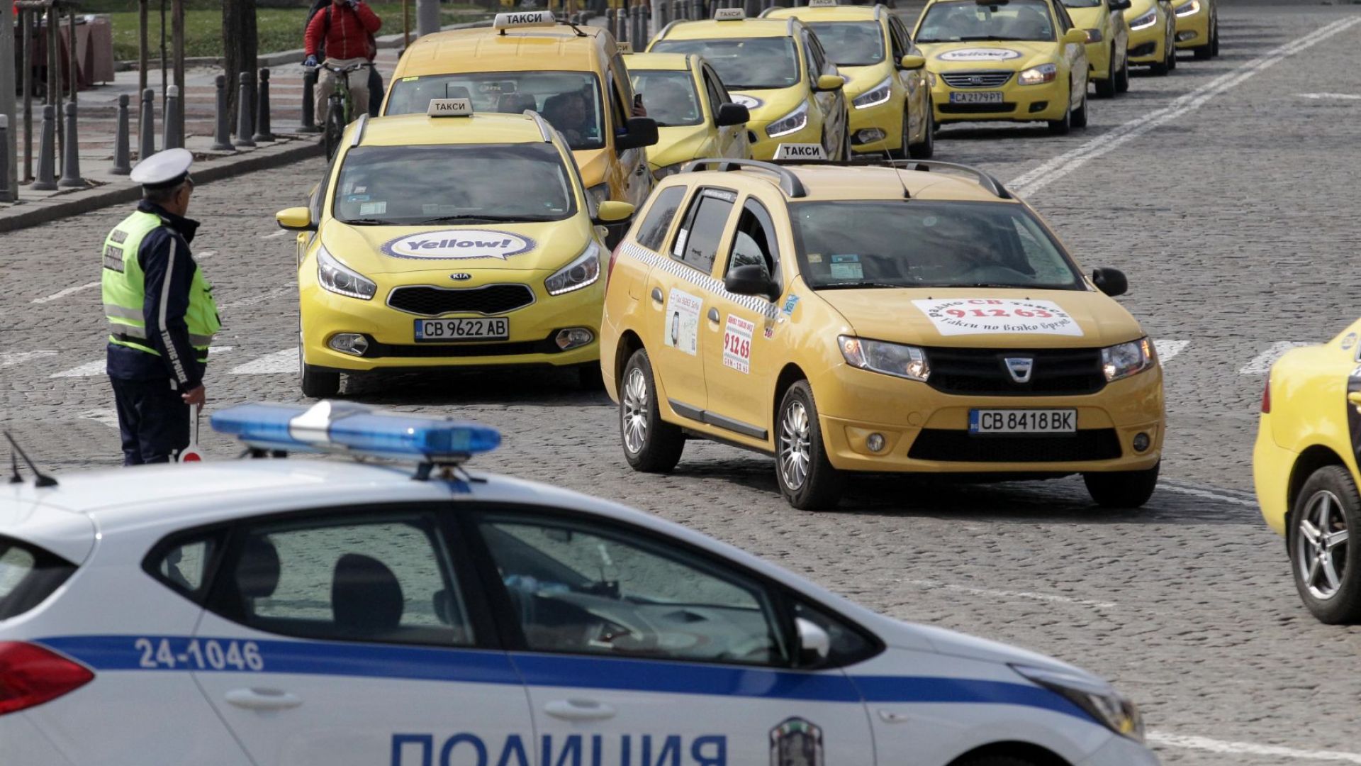 Протест на таксиметрови шофьори затрудни движението днес по Цариградско шосе