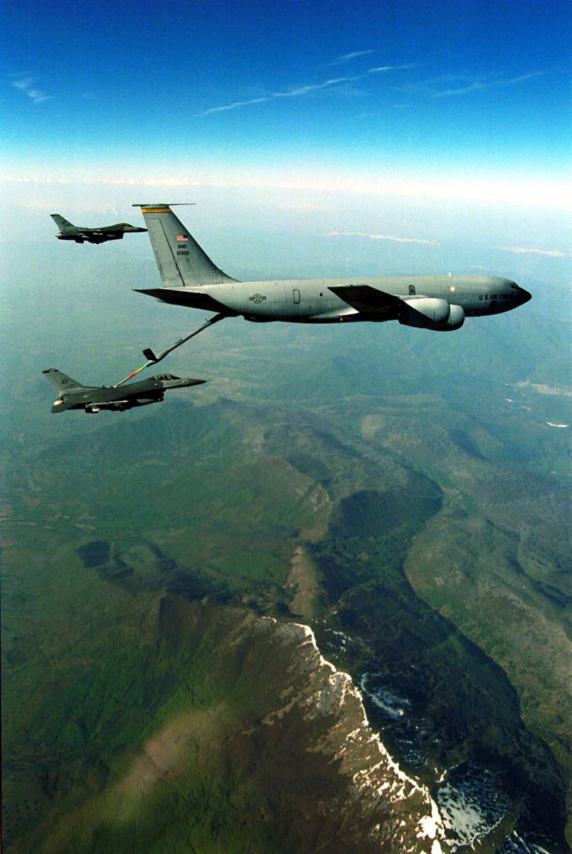 14 май 1999 г.: F 16 от 510 бойна ескадрила на въздушна база Авиано Италия лети над Северно Косово