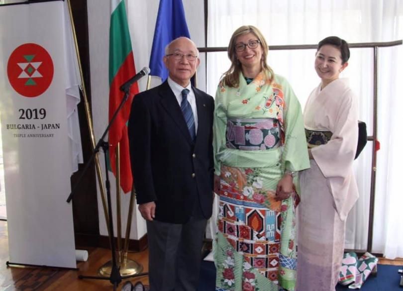 Екатерина Зазахариева и губернаторът на Токио Юрико Койке (вдясно)
