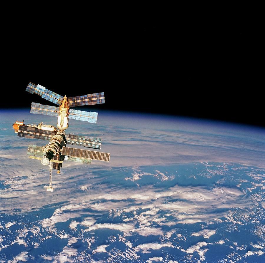 Космическата станция "Мир" е сглобена от модули в Космоса