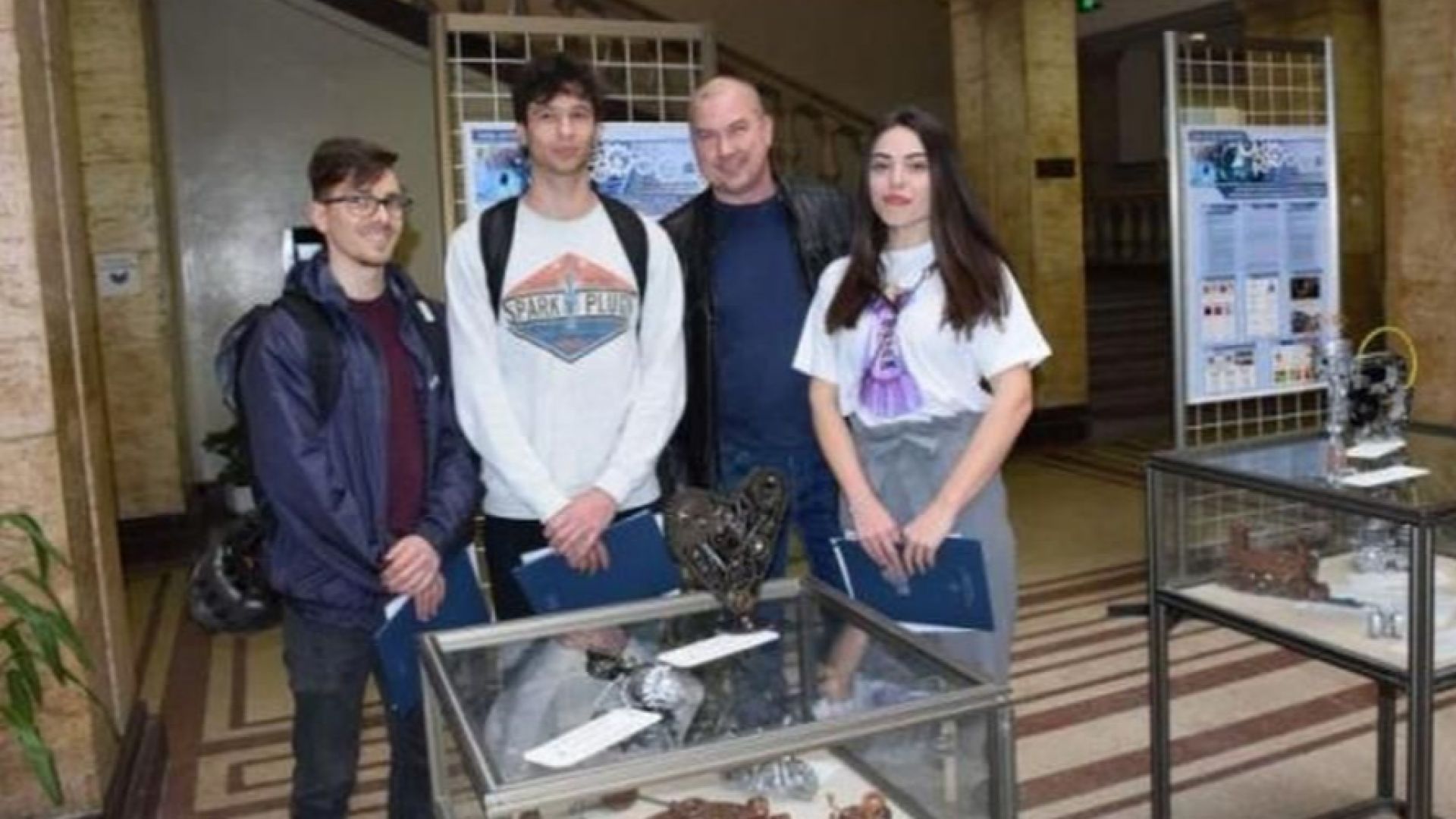 В Русенския университет беше открита изложба на дизайнерски произведения от