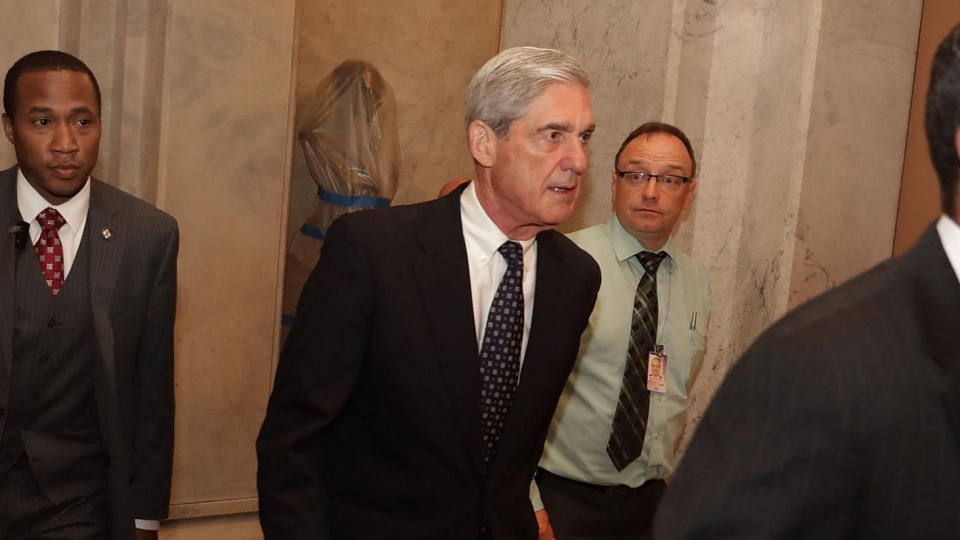 Специален прокурор Робърт Мълър приключи разследването си за намеса на