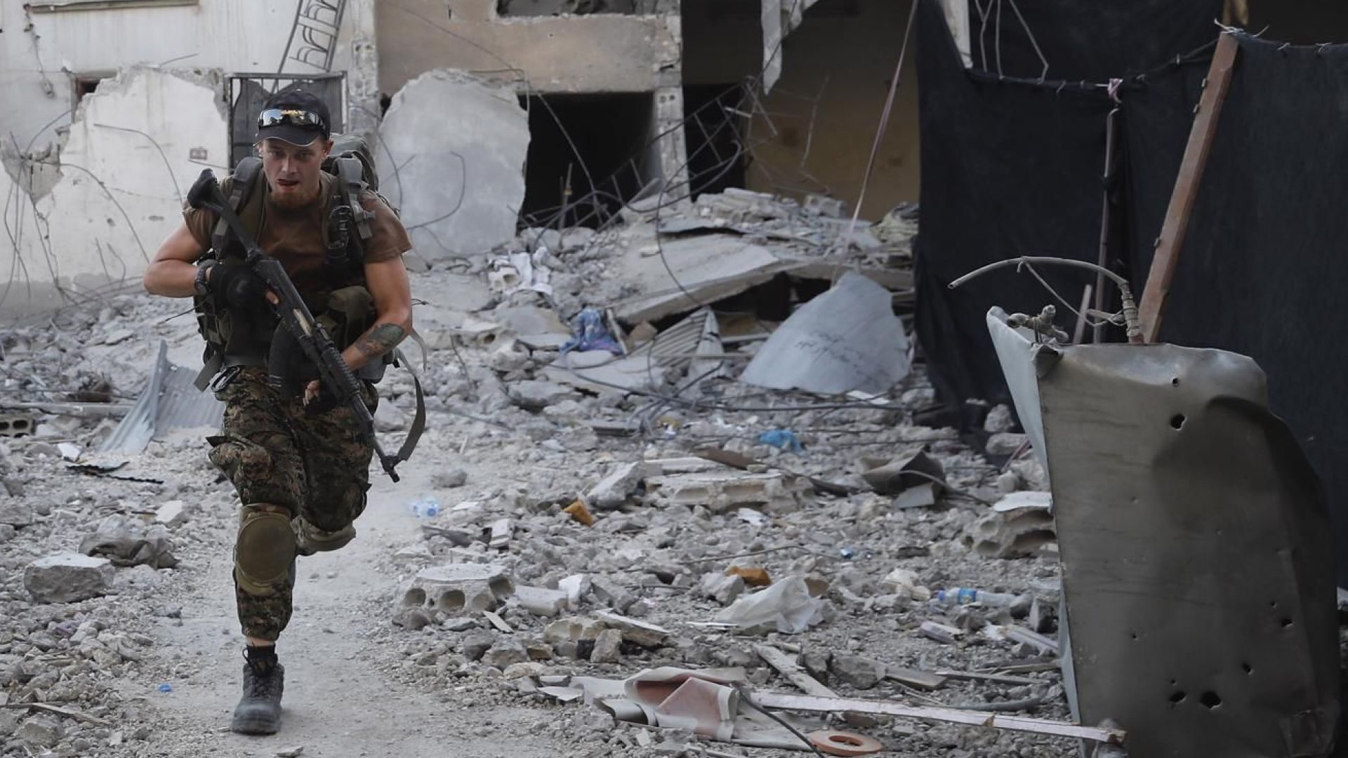Армията на Асад превзе ключов град в последния бунтовнически анклав