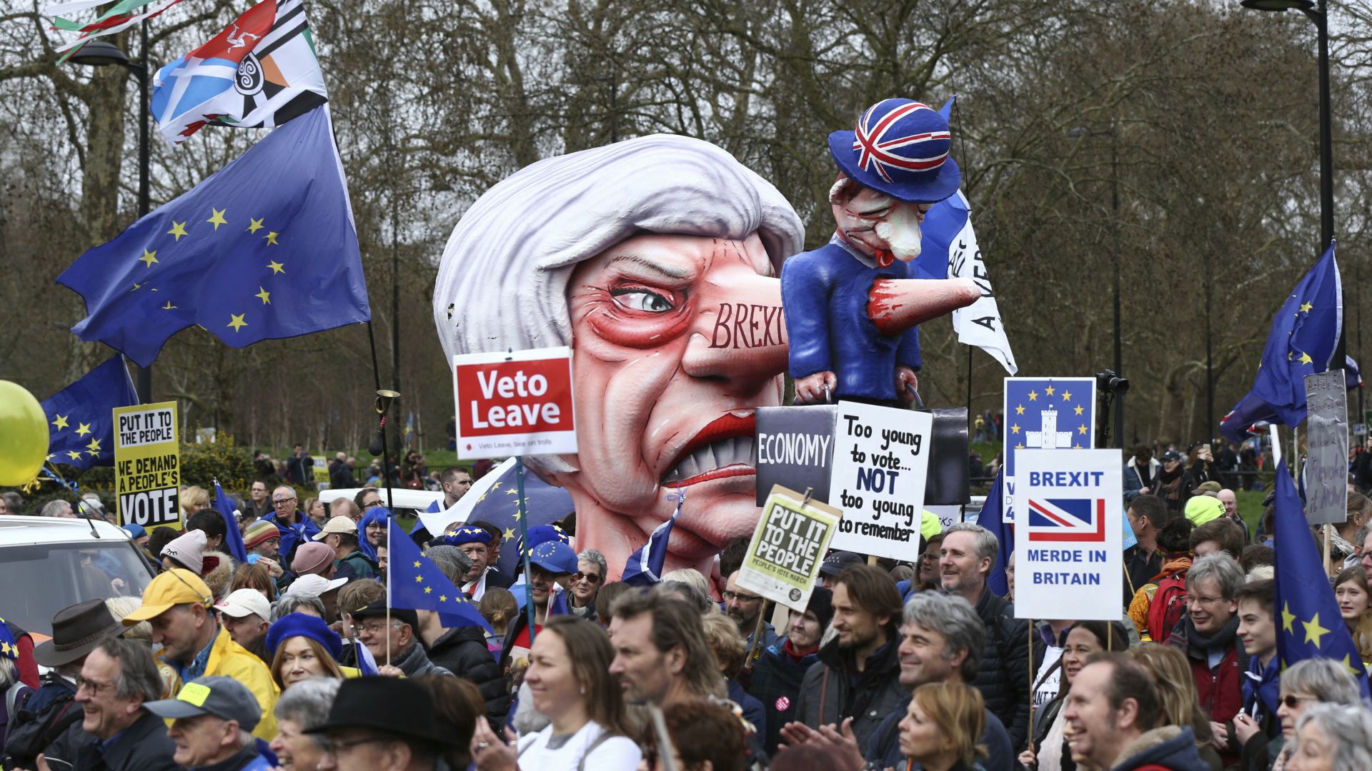 Многохиляден протест в Лондон:  Искат втори референдум за Брекзит (снимки и видео)