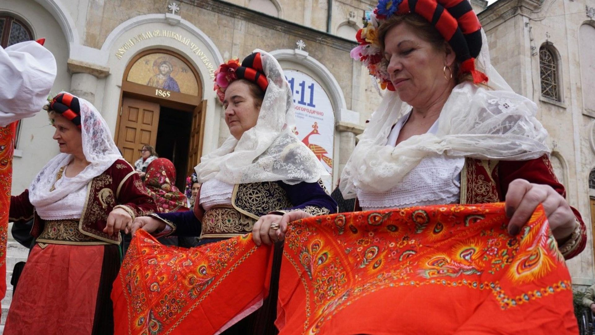 Всички християни православни католици и протестанти празнуват днес един