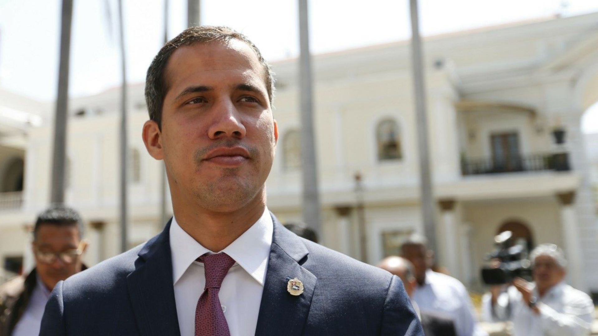 Венецуелският опозиционен лидер Хуан Гуаидо призова вчера съгражданите си да