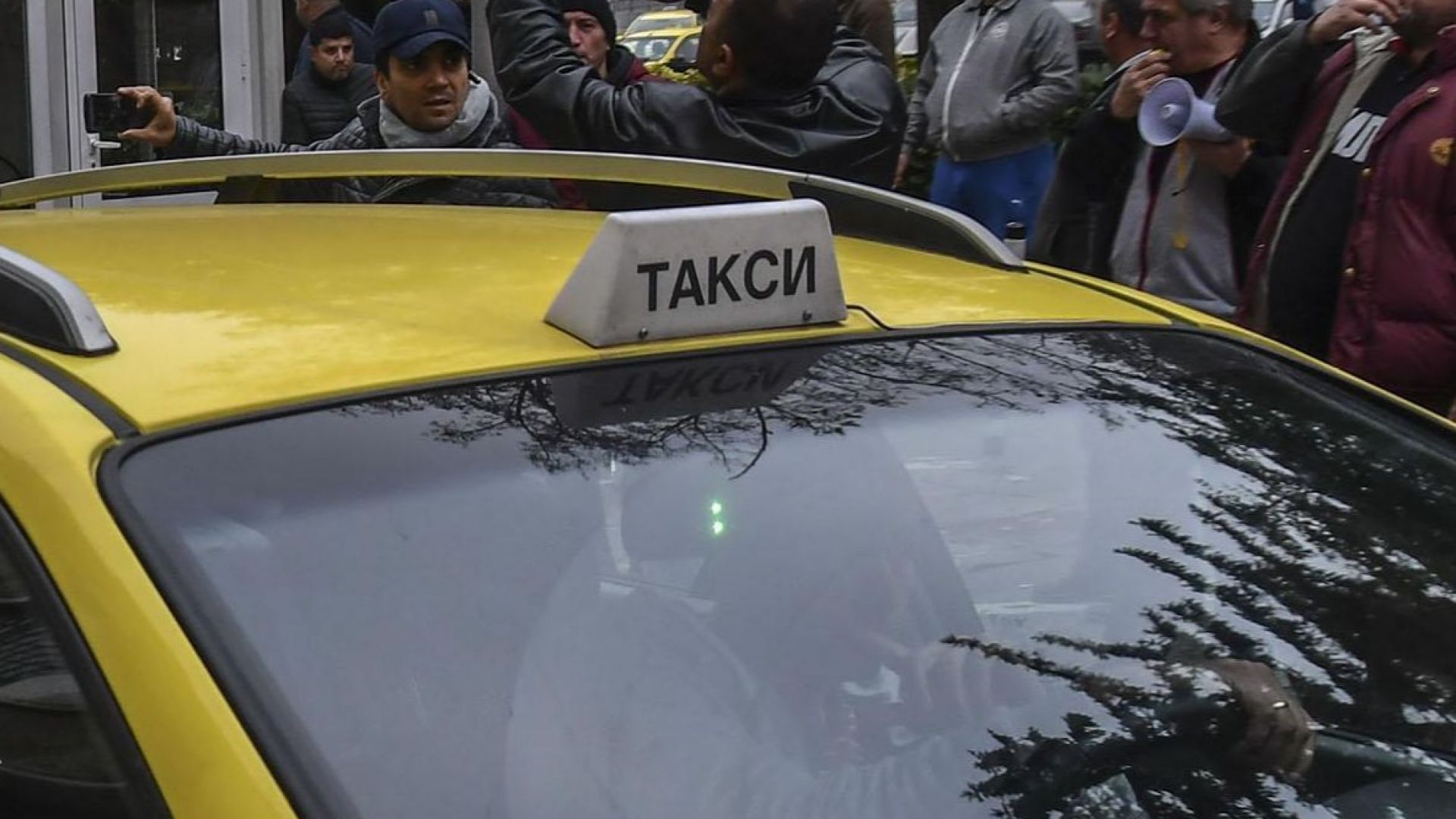 Мащабна акция в Пловдив Данъчни и икономическа полиция проверяват таксиметровите