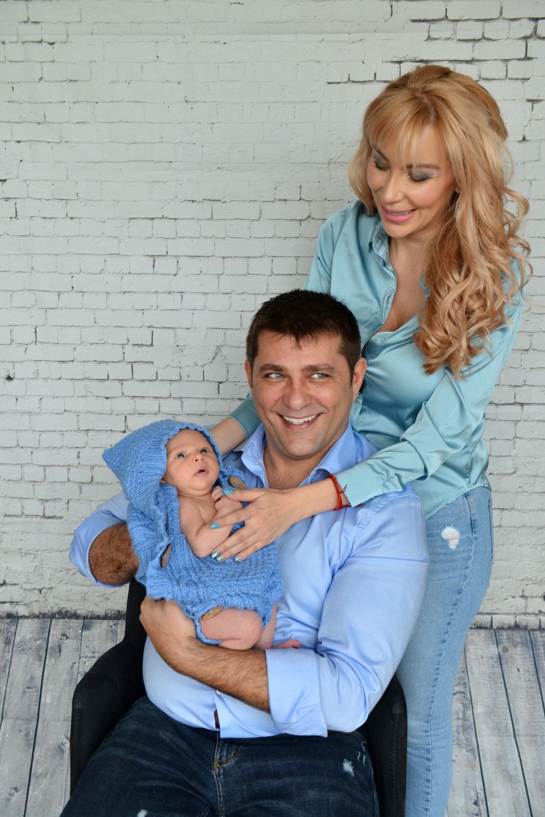 Антония Петрова Батинкова и Ивайло Батинков със сина им Благовест