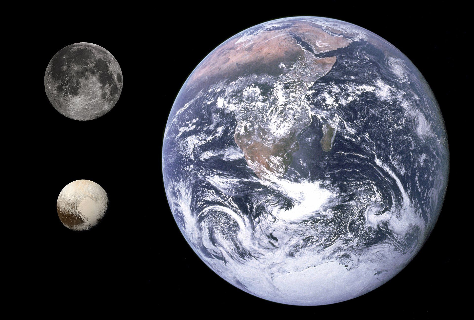 Плутон, сравнен с Луната и Земята