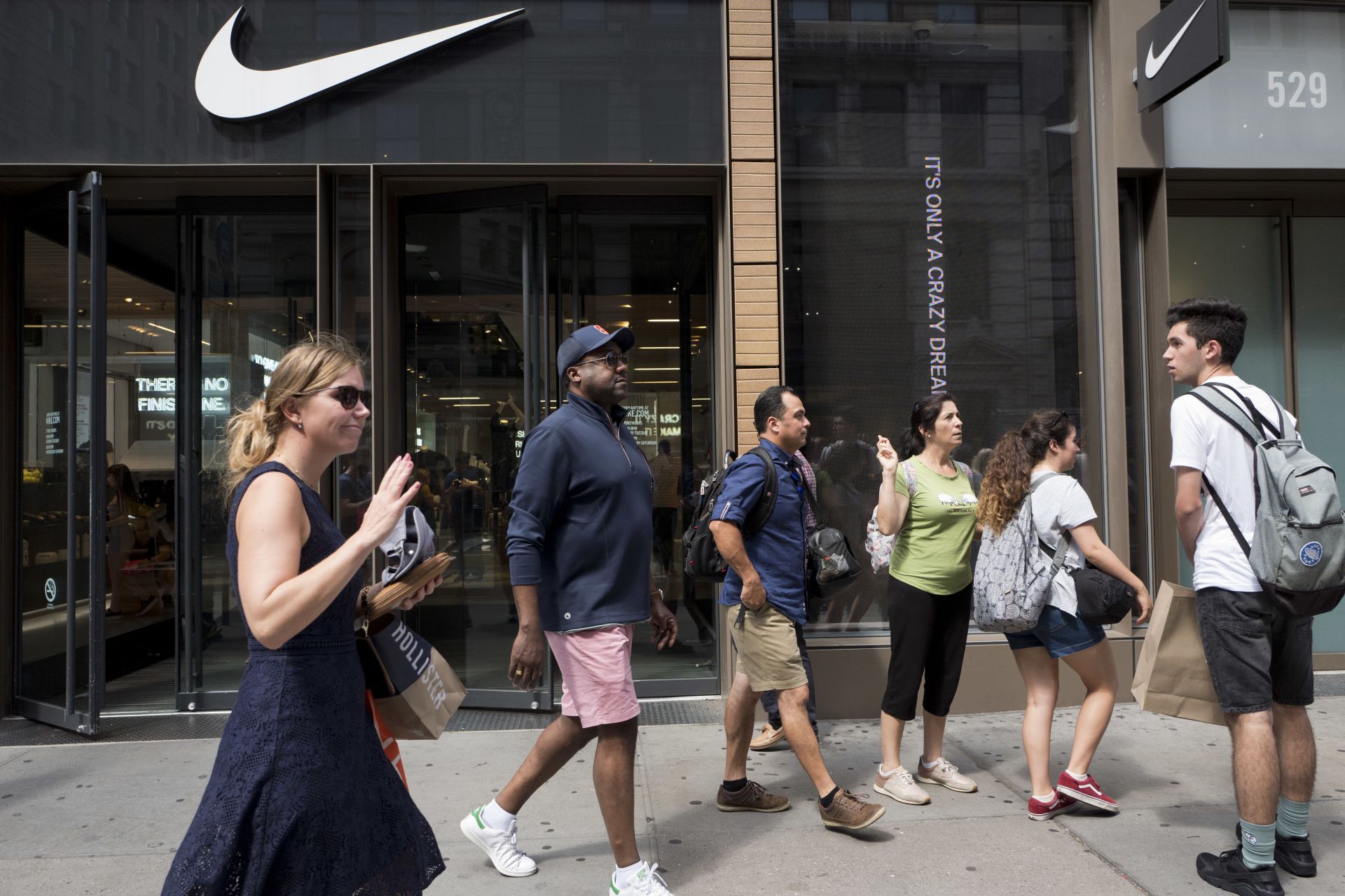 Служители на Nike организираха протест заради отношението към жените в компанията