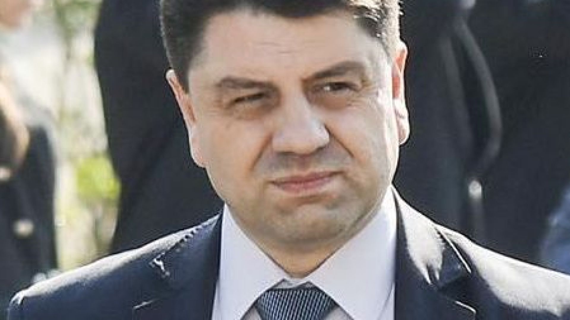 Зам министърът Красимир Ципов трябва да избере дали да се откаже от депутатски