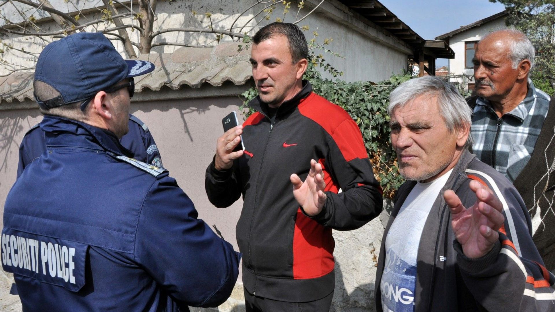 Пътят Хасково Кърджали бе блокиран от протестиращи в центъра