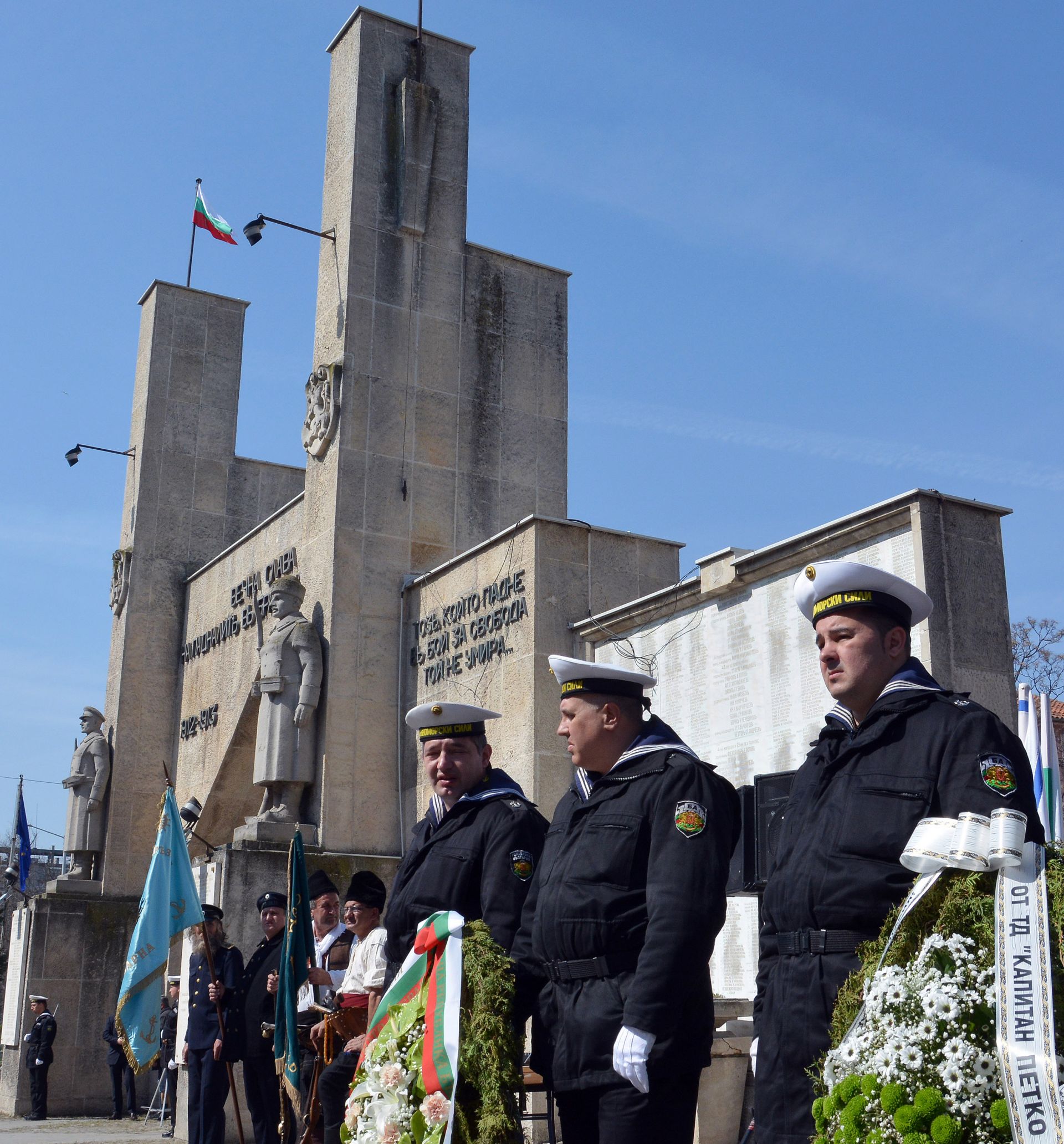 Пред Арката на 8-ми приморски пехотен полк във Варна се състоя церемония по отбелязването на 106-ата годишнина от превземането на Одринската крепост и Деня на Тракия