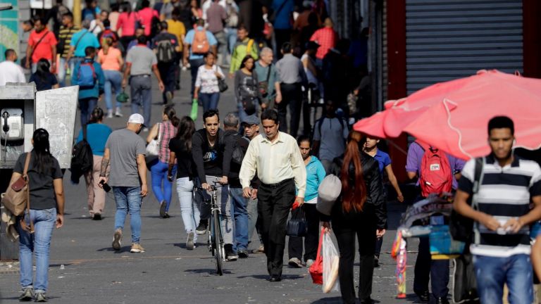Инвазия! 5400 венецуелски мигранти са влезли в Перу за ден