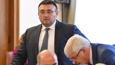 Министър Маринов: Градушката е разрушила жп път в Свищов