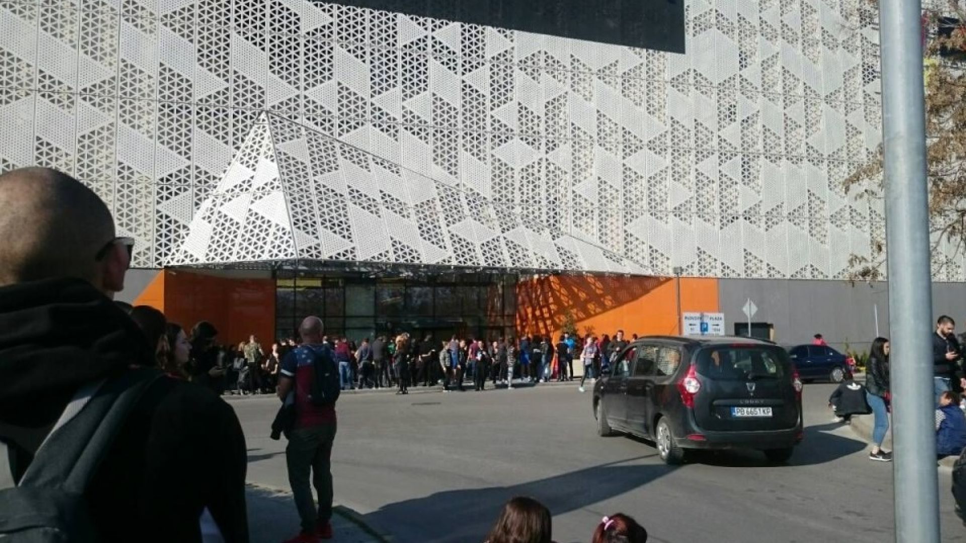 Пловдивският мол Plovdiv Plaza беше евакуиран днес погрешка Всички клиенти и