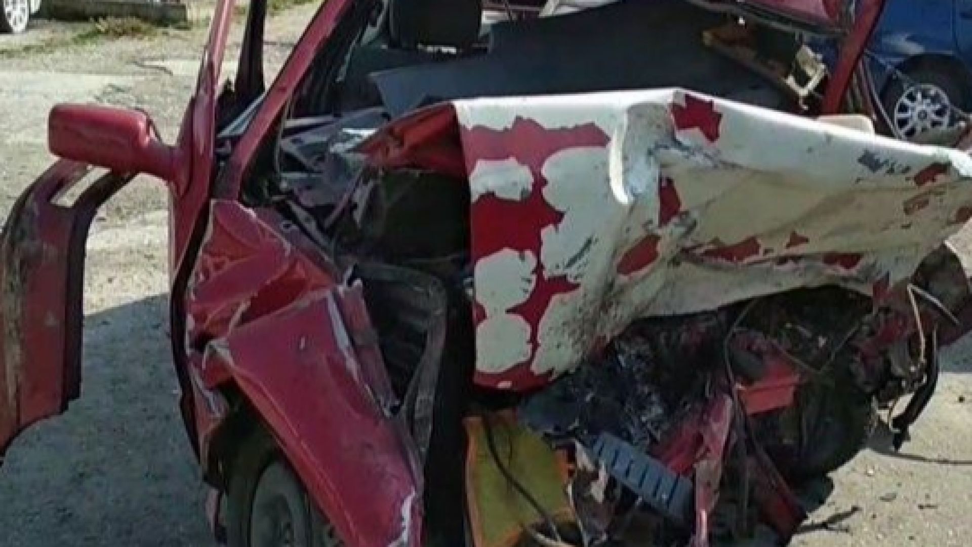 Баща син чичо и племенник са загиналите при зверската катастрофа