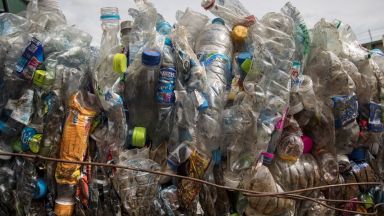840 литра пластмасови отпадъци почистиха деца от плажната ивица към