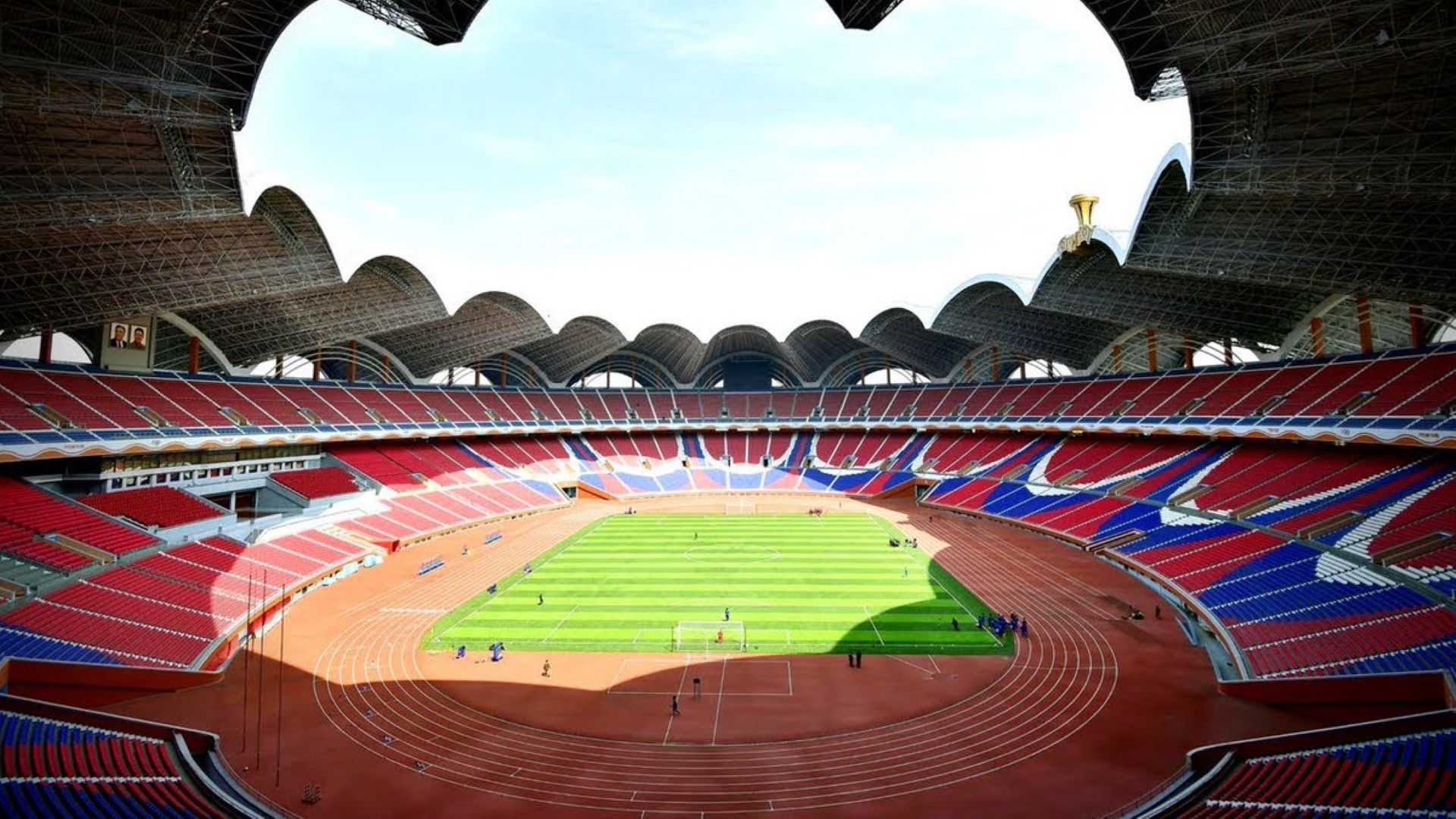 Сколько вместимость стадиона. Стадион 1 мая в КНДР. Стадион первого мая в Пхеньяне. Стадион первого мая Пхеньян КНДР. Первомайский стадион Пхеньян.