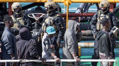 Малтийските власти арестуваха петима мигранти, отвлекли малък танкер