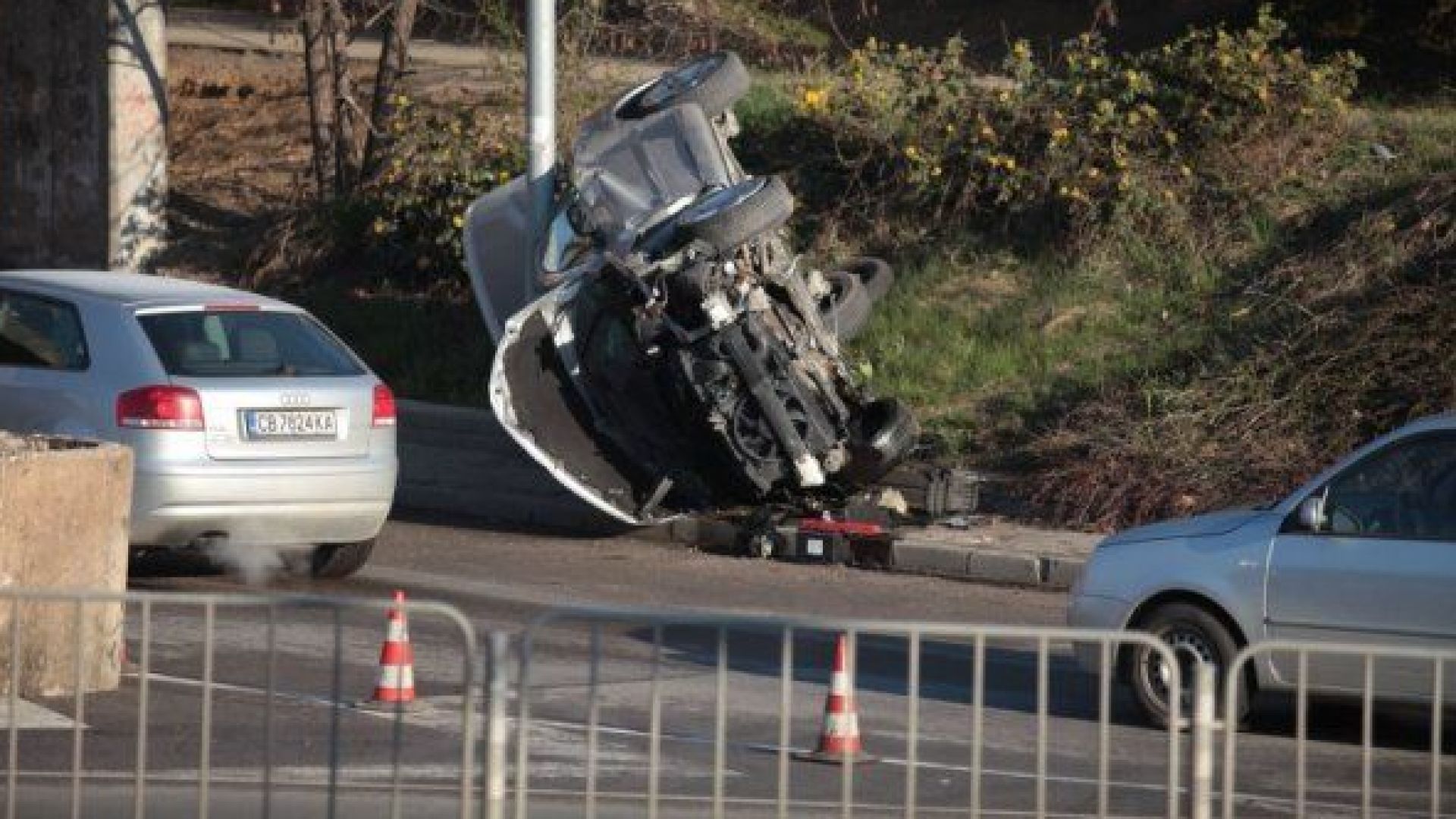 Лек автомобил е катастрофирал на бул Цариградско шосе като буквално