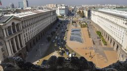 СДВР с извънредни мерки: Два протеста, ретро парад и маратон затварят центъра на София