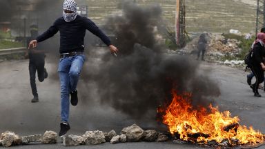 Двама демонстранти загинаха в Газа при сблъсъците с израелската армия