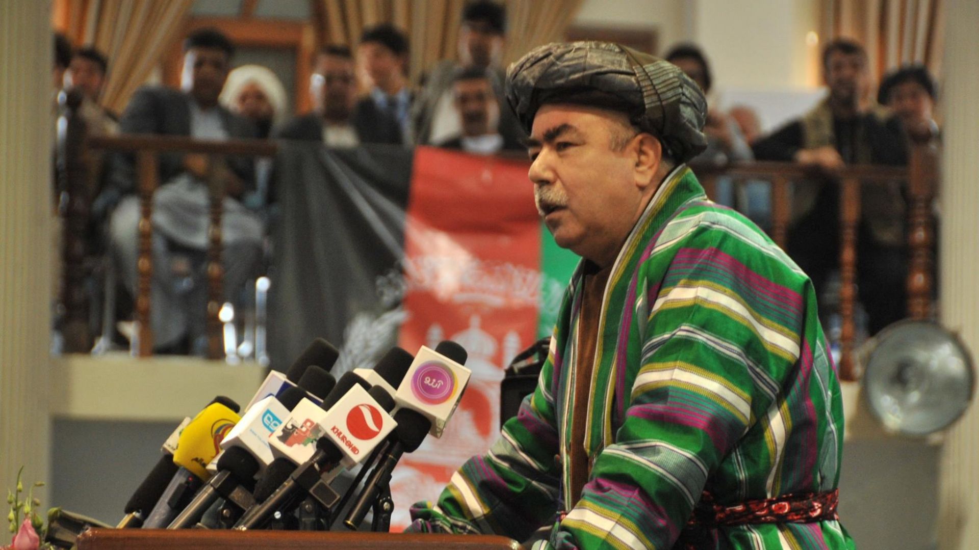 Афганистанският вицепрезидент Абдул Рашид Достум остана невредим при нападение, което