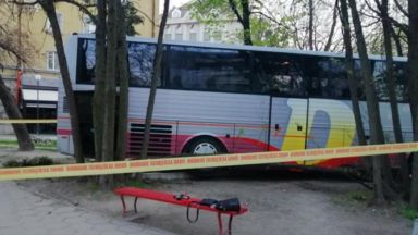 Автобус се заби край спирка в Пловдив, шофьорът почина 