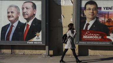 Партията на Ердоган води на местните избори в Турция