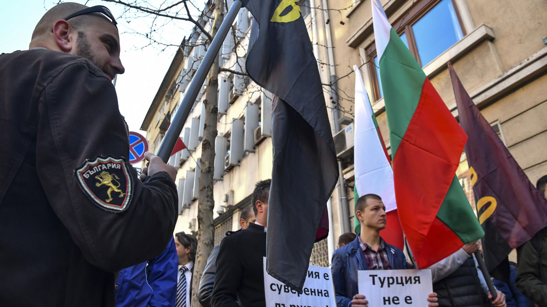 ВМРО протестира пред турското посолство (снимки)