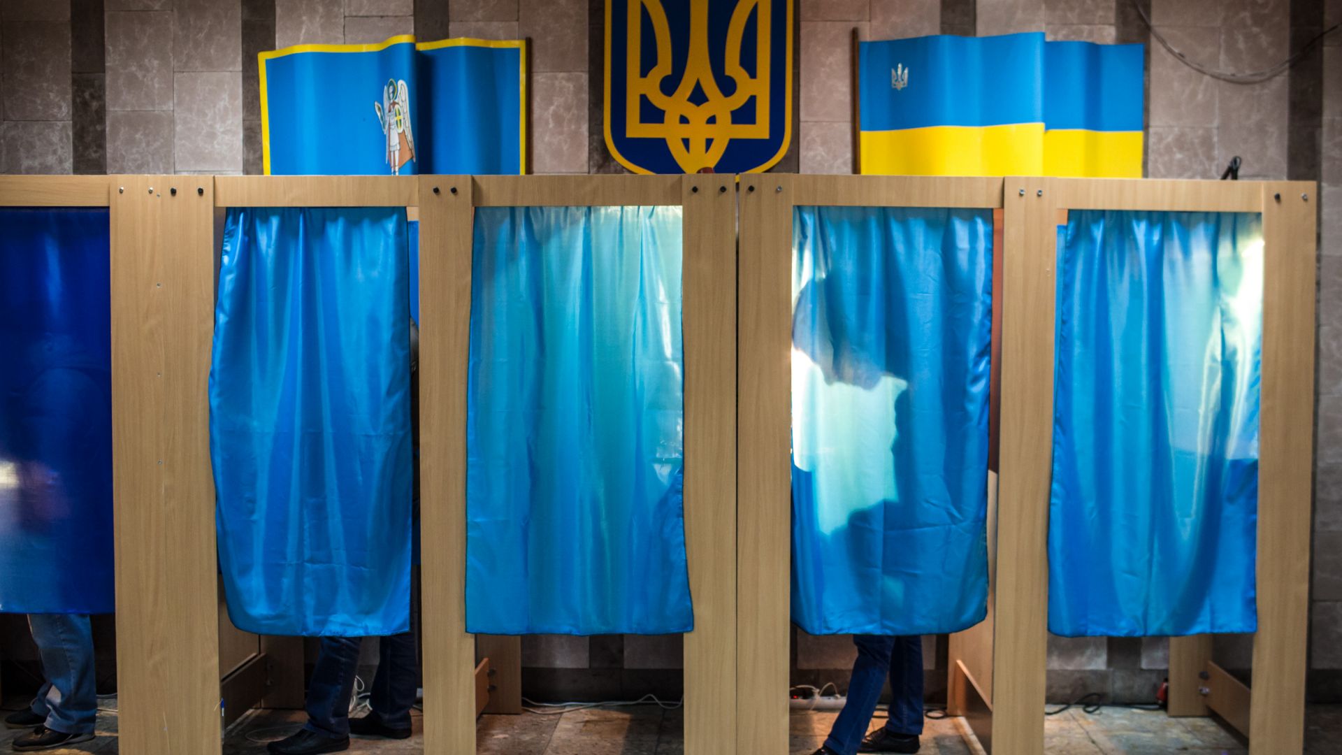 Вторият тур на президентските избори в Украйна ще изправи един