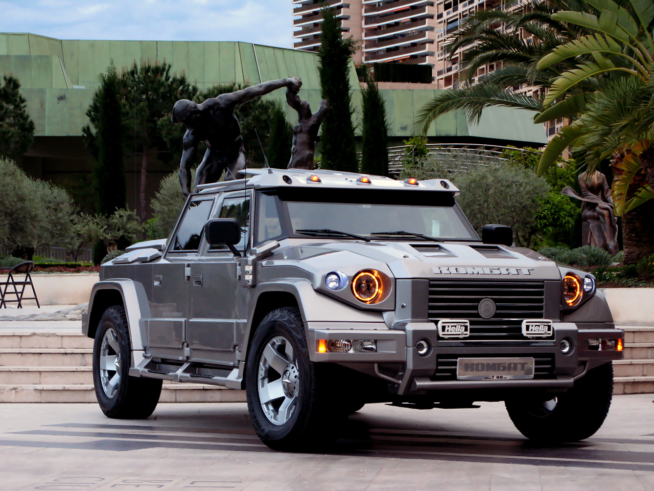 Този SUV е тапициран с кожа от пенис на кит