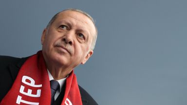 Икономическите неволи на Турция прекършиха "непобедимостта" на Ердоган