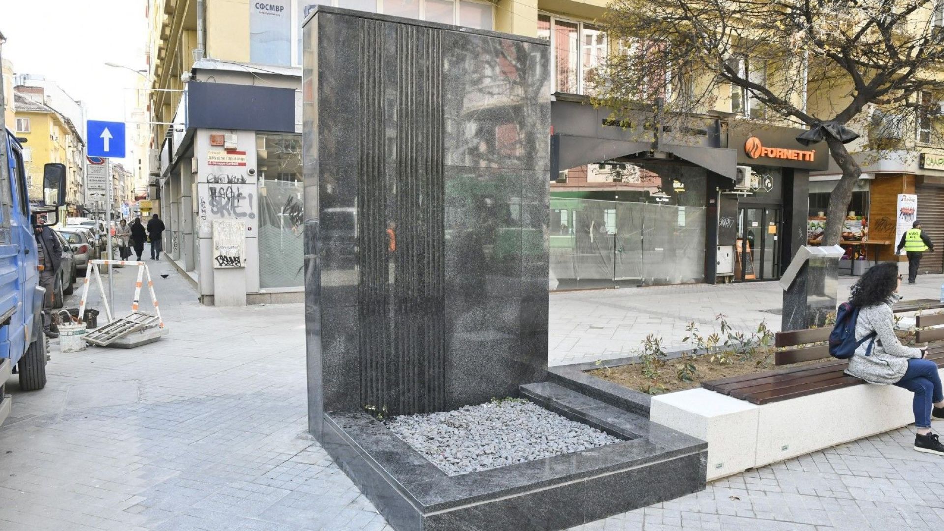 Премахването на водната стена от площад Гарибалди няма да бъде