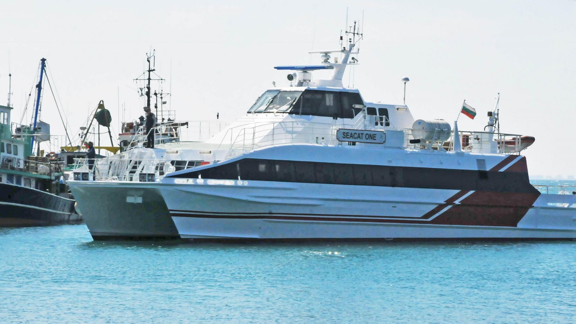 Високоскоростният пасажерски катамаран Seacat One хвърли котва в пристанището на