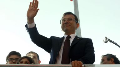 Изгряващата звезда на опозицията, която изтръгва Истанбул от Ердоган