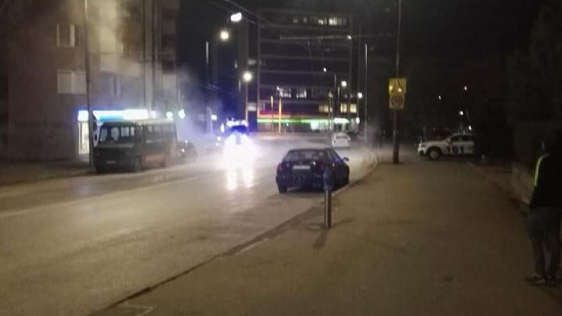 Неизвестни подпалиха магазин от търговската верига Аванти в столичния жк