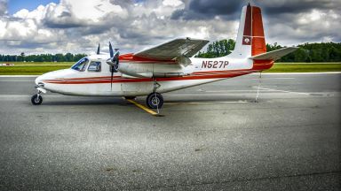 Малък самолет Чесна С501 със седем души на борда се