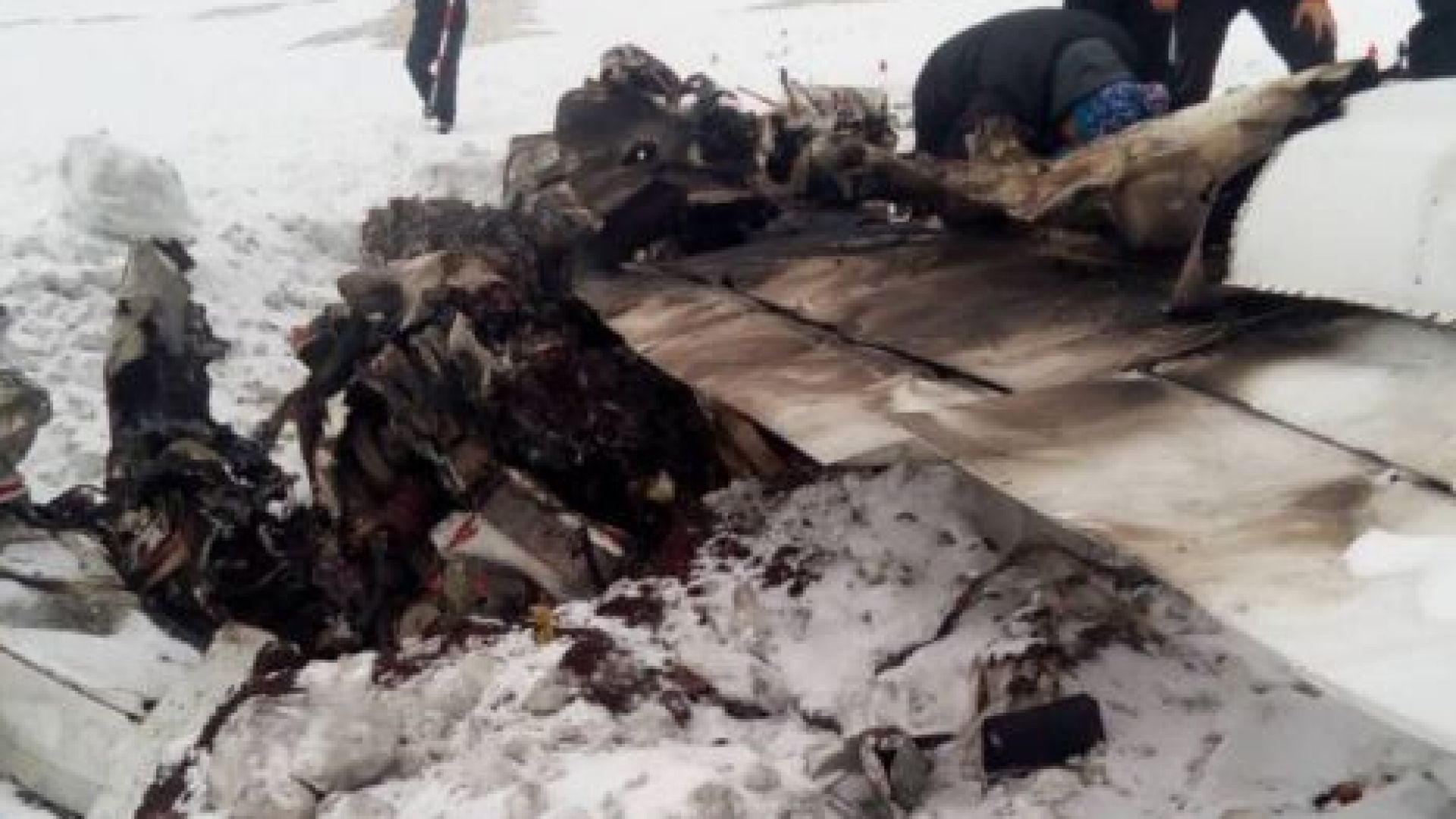 Македонските медии разпространиха първи снимки от мястото на катастрофата на