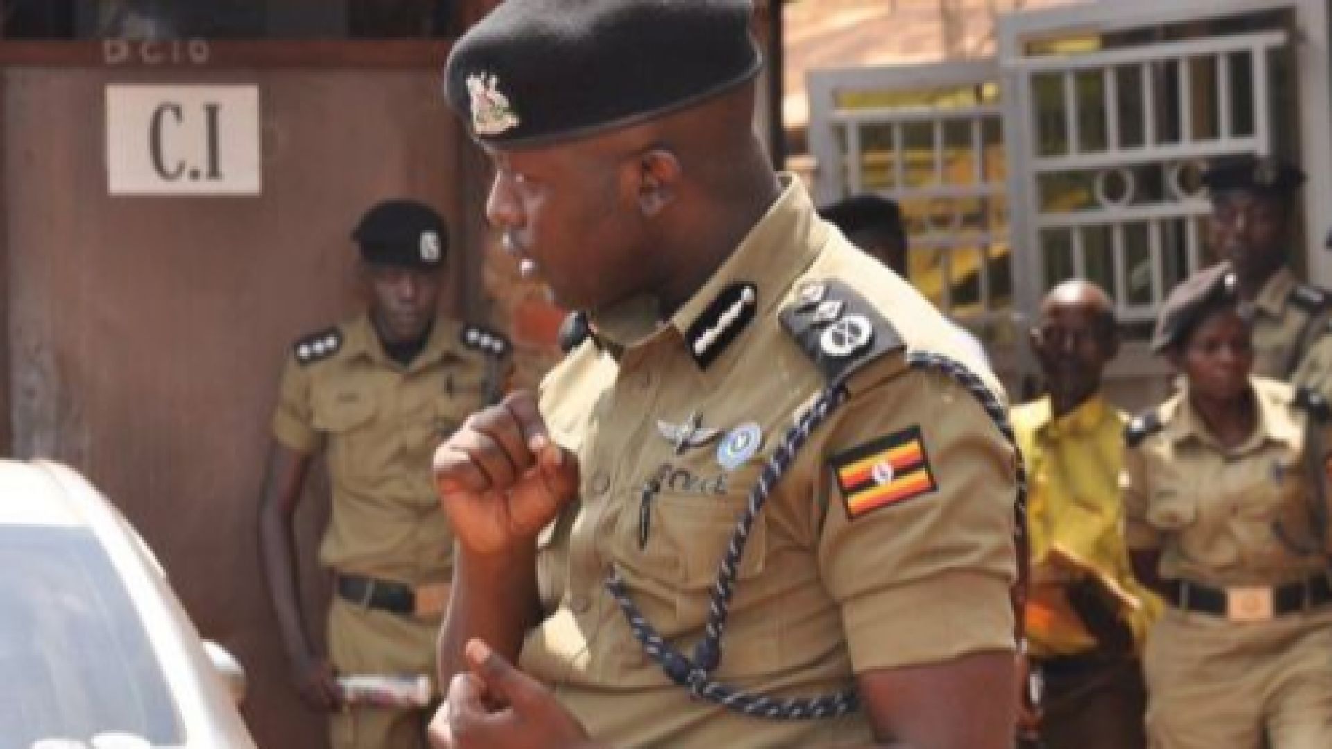 Въоръжени мъже са отвлекли 35 годишна американска туристка и угандийския й