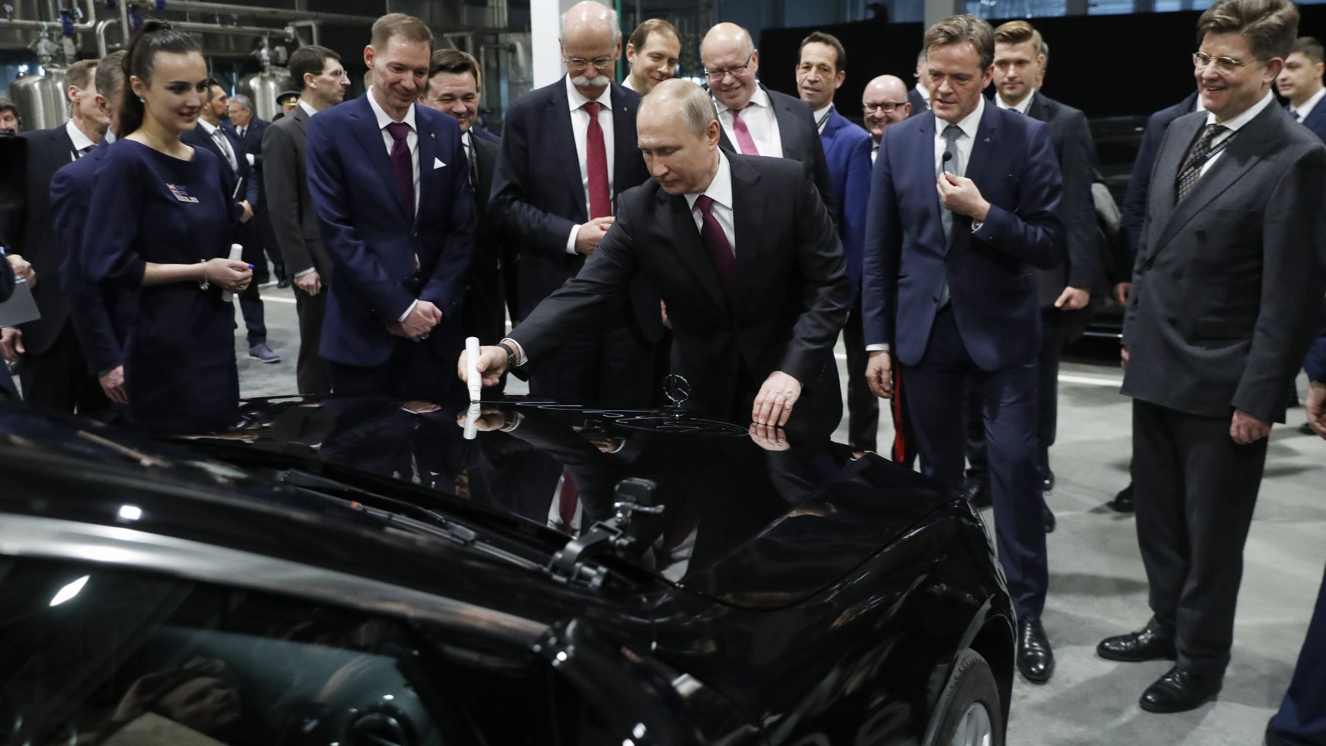 Путин и германският министър на икономиката откриха първия завод на Mercedes в Русия