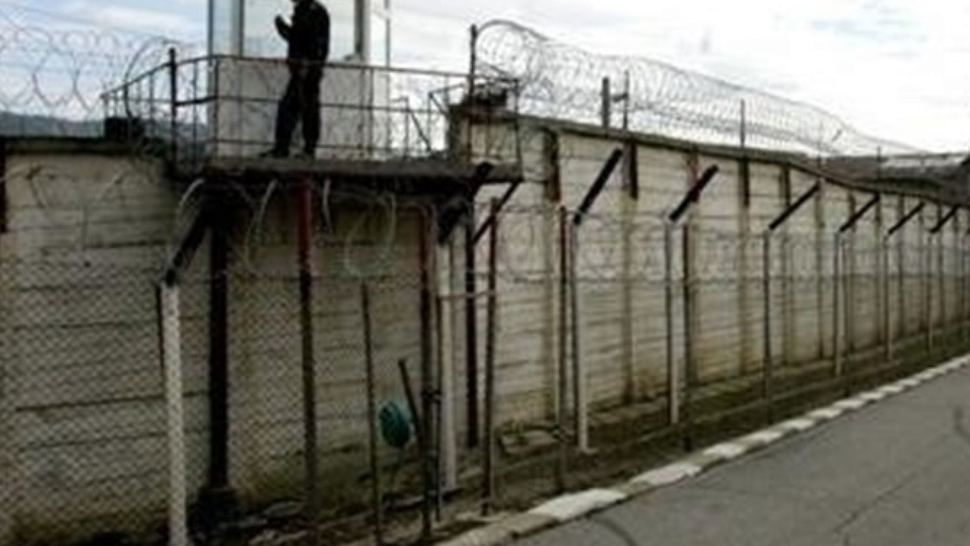 Осем души са обгазени при пожар във варненския затвор съобщи