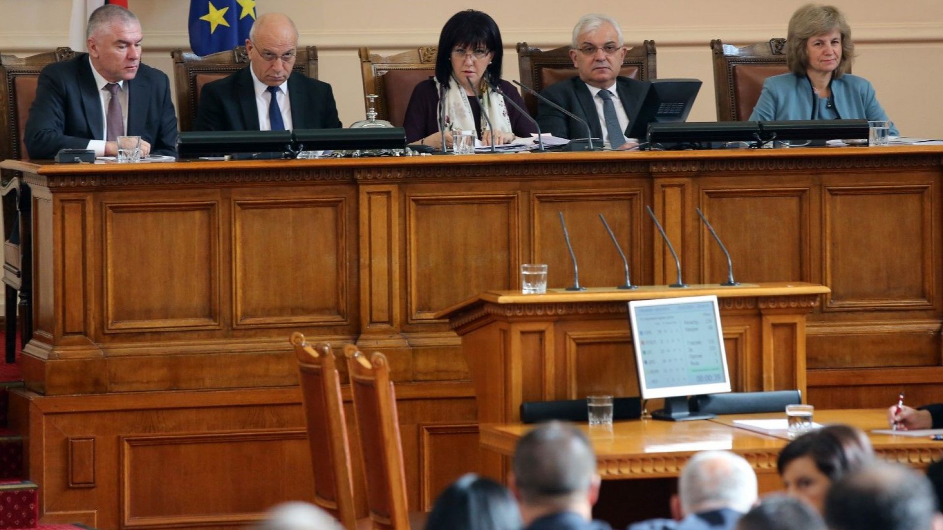 Парламентът прие без дебати на първо четене законопроект за признаване