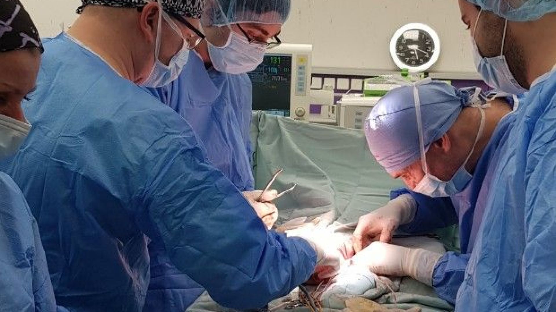 Лекари от Пирогов спасиха бебе с много рядка аномалия Шефът