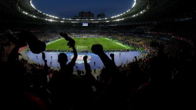  Дебат за Украйна: Порошенко против Зеленски пред 70 000 на Олимпийския стадион в Киев 