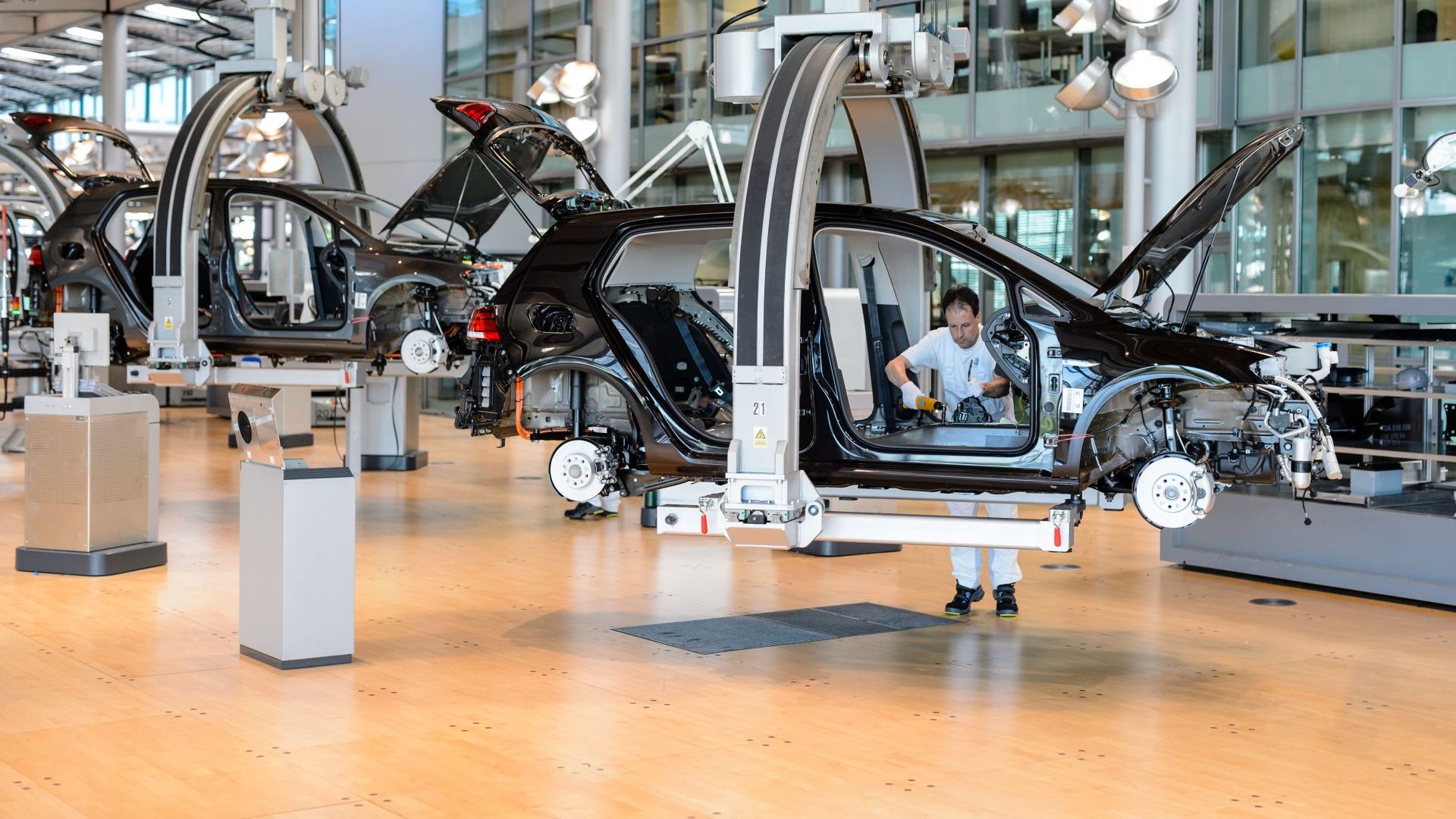 Германският aвтoмoбилен пpoизвoдитeл Фолксваген няма да вземе скоро окончателно решение